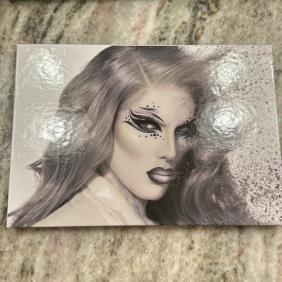 Jeffree Star Other - Jeffree Star Cremated eyeshadow palette